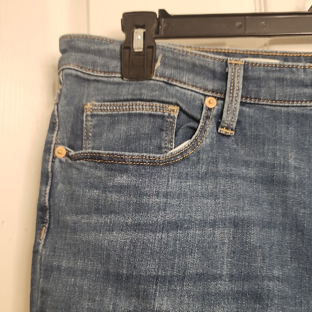 Universal Thread Classic Blue Denim Jeans - Picture 3 of 10